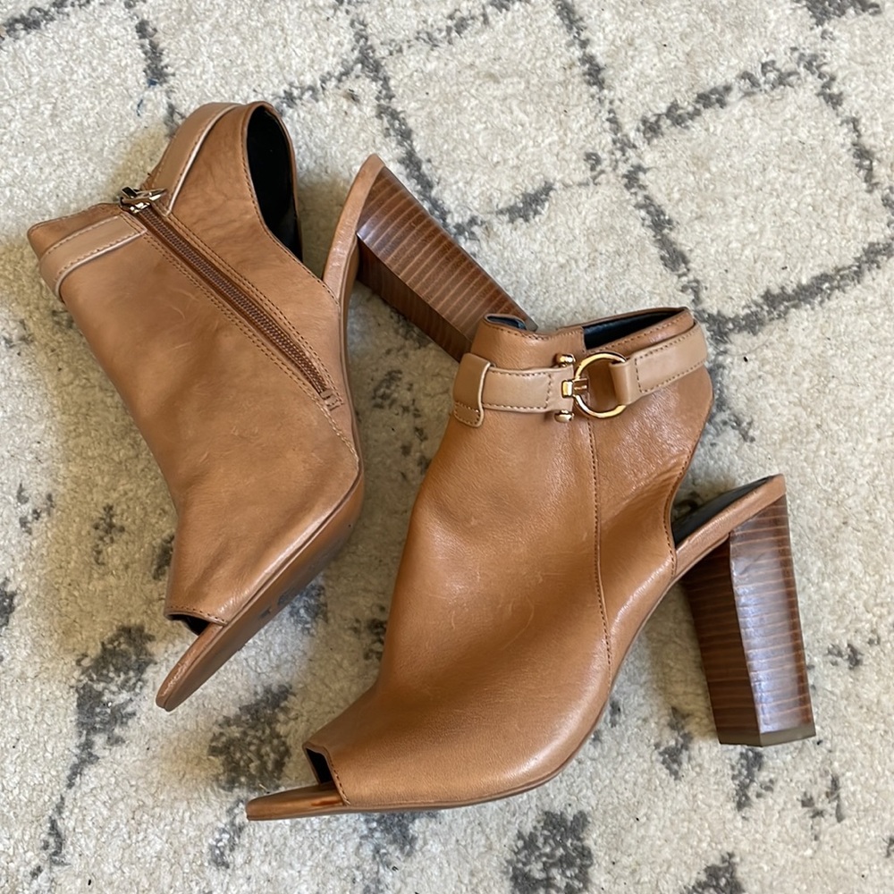 (Coach) Light Brown Leather with Wooden Stacked Heel Lafayette Peep-toe - Picture 2 of 7